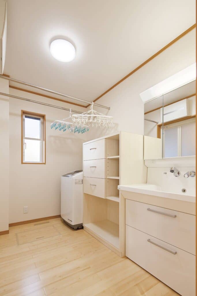 【日野市  施工事例】開放感あるリビングに小上がりの畳スペース  心安らぐ快適な住まい