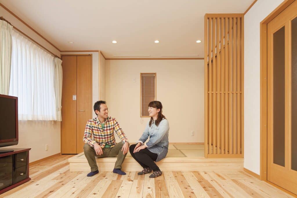 【日野市  施工事例】開放感あるリビングに小上がりの畳スペース  心安らぐ快適な住まい