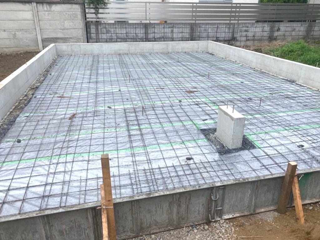 倉庫の新築工事進行中 in 調布