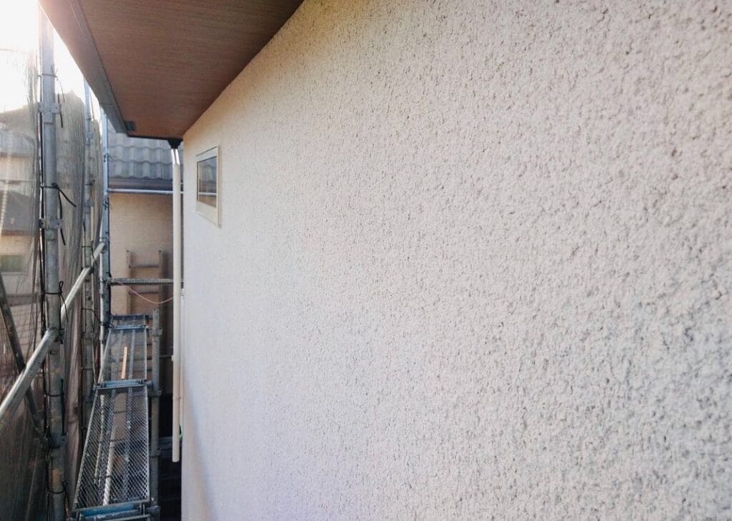 【八王子市】東京十二木の家 外壁工事 〜白洲そとん壁上塗り〜