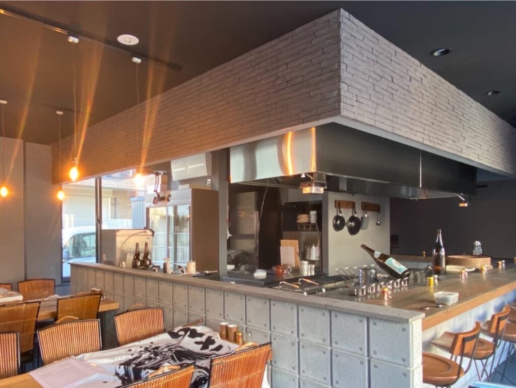 【八王子市  施工事例】シラス壁と木質素材のお洒落なコーディネート 八王子 桑都テラスの飲食店をリノベーション
