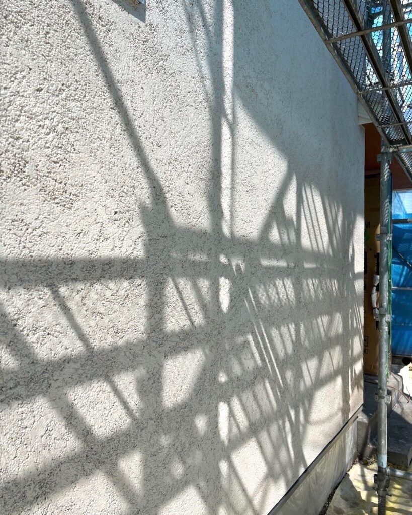 東京十二木の家 シラス外壁材の「スーパー白洲そとん壁」