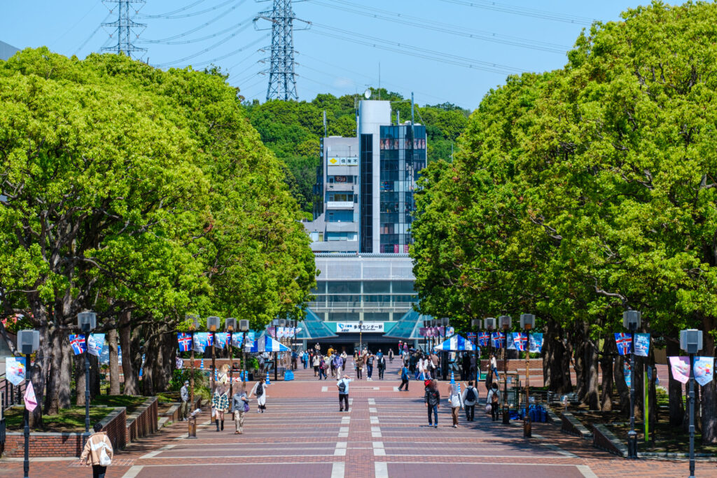 多摩センター駅周辺、聖蹟桜ヶ丘駅周辺に大形商業施設が充実。都心に出なくても買い物に困らない多摩市