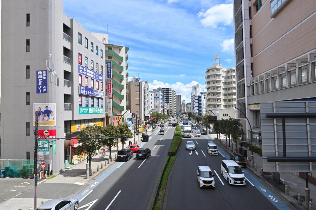 多摩センター駅周辺、聖蹟桜ヶ丘駅周辺に大形商業施設が充実。都心に出なくても買い物に困らない多摩市。